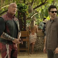 “Código: traje rojo” de Dwayne Johnson lidera la taquilla... pero no es el regalo prometido