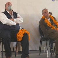 AMLO "salva" a Enrique Alfaro ante abucheos de jaliscienses (Video)