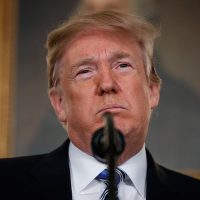 Trump promete 'curar” heridas de los deudos de la masacre en Florida… pero que siga la venta de armas