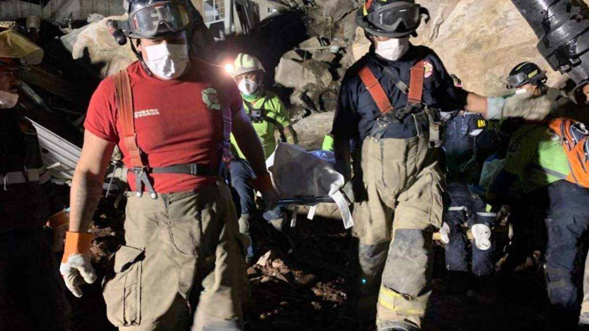 El rescate de los cuerpos de Paola, de 22 años, y su hijo Jorge Dylan, de 5