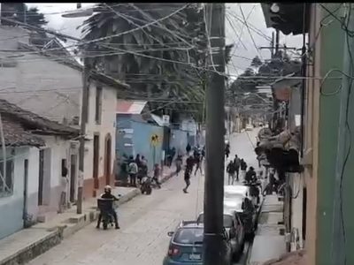Motonetos provocan disturbios en San Cristóbal de las Casas; 12 detenidos y dos lesionados (Video)