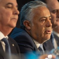 Cornejo continúa abajo en el ránking de gobernadores