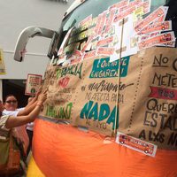 Activistas de la comunidad LGBT impiden recorrido del 'Autobús de la Libertad” en Monterrey