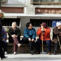 Por un brote de COVID, recomiendan en China no visitar a adultos mayores
