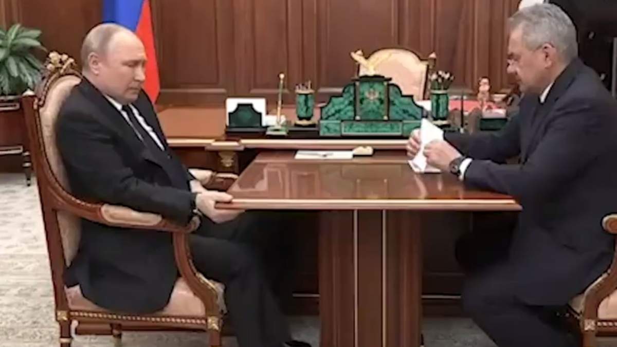 El presidente de Rusia, Vladimir Putin, con su ministro de Defensa