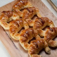 Receta fácil y económica: hacé una docena de medialunas con solo 1 huevo