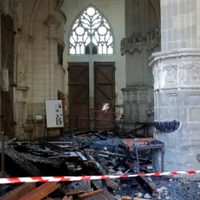 Francia: un monaguillo admitió ser el autor de un incendio