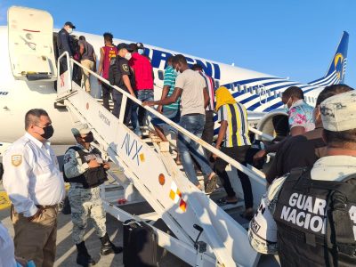 INM deporta a 129 haitianos desde Tapachula; colectivo exige medidas de protección