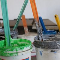 Ni se te ocurra tirar el balde de pintura vacío: creá este fabuloso canasto con onda vintage para tu casa