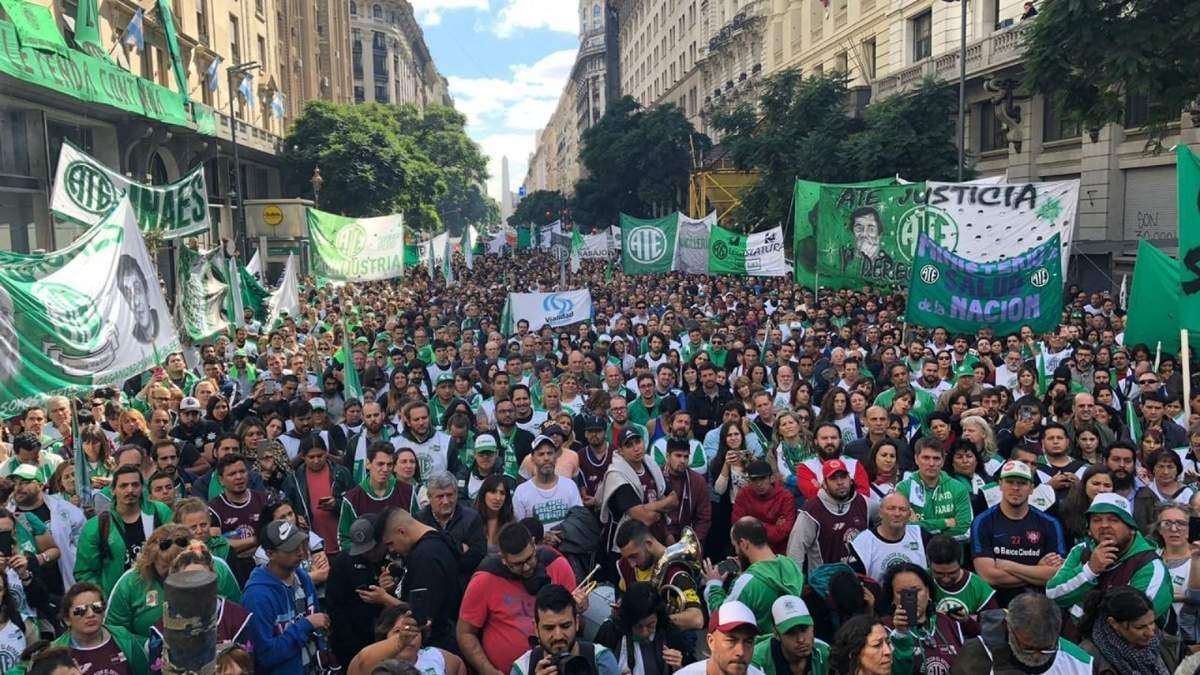 Marcha de gremios por paritarias. Fuente: (Twitter)