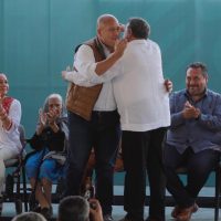 AMLO propicia abrazo entre Enrique Alfaro y Carlos Lomelí