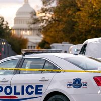 Tres policías heridos en tiroteo en Washington