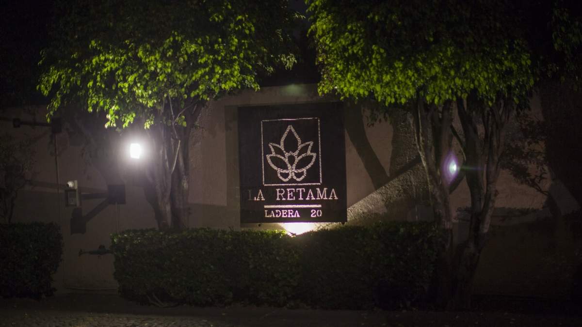 Entrada al fraccionamiento La Retama, en la calle Ladera 20, Lomas de Bezares. Foto: Alejandro Saldívar
