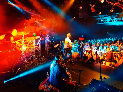 El cantante Kevin Johansen y The Nada llenan de sabor el Lunario