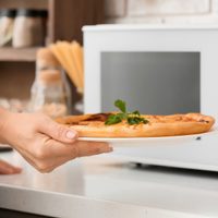 Sin prender el horno ni ensuciar: la mejor forma de hacer pizza casera en microondas en solo 5 minutos