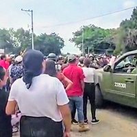 Habitantes de Totolapan realizan bloqueos y quema de vehículos para impedir operativo