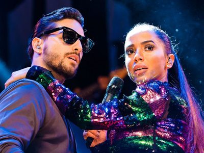 ¡Que escándalo! Maluma se atrevió a robarle un b… frente a todos a Anitta. ¿No era que no había roma