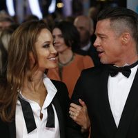 Angelina Jolie muy cerca de Brad Pitt: las fotos que lo comprueban