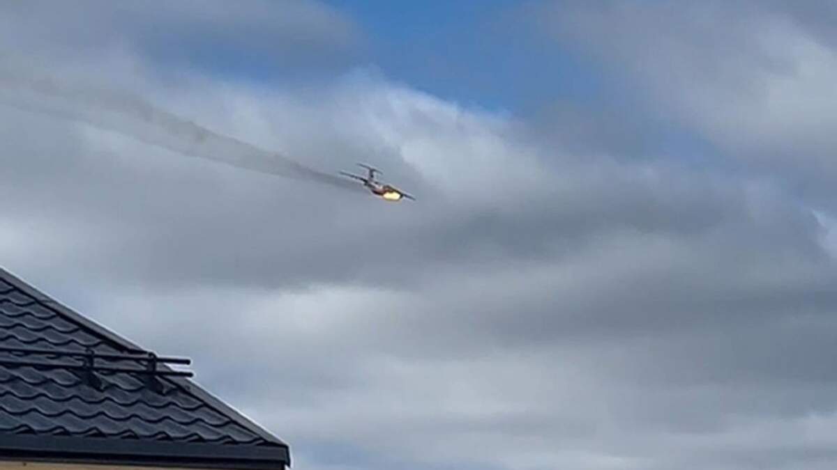 En esta foto tomada de un video publicado por el canal Ivanovo Novosti en Telegram el martes 12 de marzo de 2024, se ve un avión militar ruso Il-76 en llamas sobre Ivanovo, Rusia
