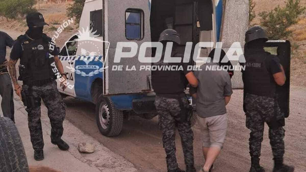 El sospechoso de ejercer el narcomenudeo en Chos Malal fue detenido. Fuente: (Policía de Neuquén)