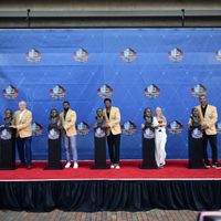 McMichael, quien padece de esclerosis, ingresa al Salón de la Fama de la NFL desde su casa