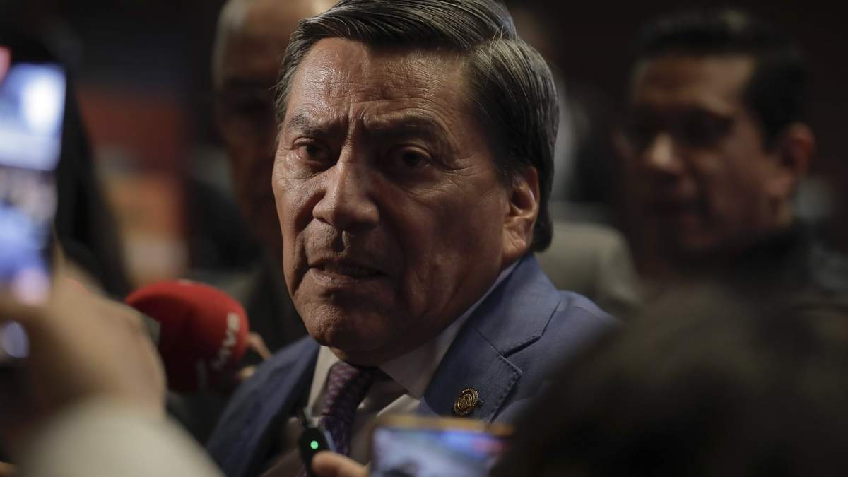 El presidente de la Comisión de Puntos Constitucionales, el senador Óscar Cantón Zetina