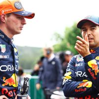 Trabajo en equipo: Verstappen y Checo Pérez buscan solucionar los problemas de Red Bull