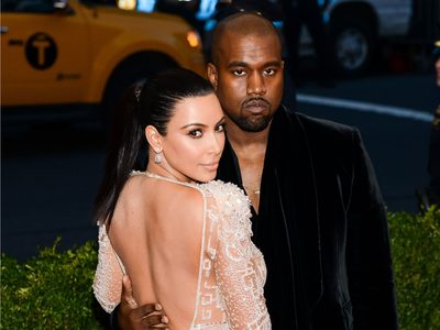 Kanye West avergonzó a Kim Kardashian en público y ¡la dejó sola!