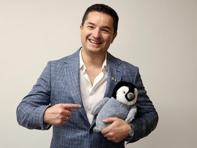 La National Geographic reconoció a un biólogo argentino por su trabajo en la protección de pingüinos