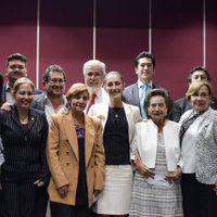 En ausencia de Monreal, Sheinbaum se reúne con senadores de Morena