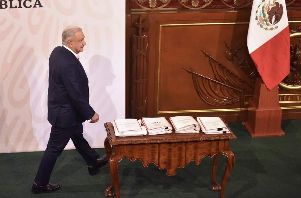 Iniciativas de AMLO