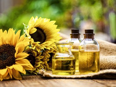 La ANMAT bajó de las góndolas dos marcas de aceite de girasol y un producto “antiestrés”
