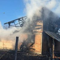 Un incendio destruyó una vivienda en el barrio Intercultural