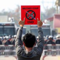 Myanmar: las protestas pacíficas por la democracia se cobran su primera víctima