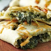 En pocos minutos y así de fácil, hacete este calzone exprés de verduras y resolvé tu almuerzo
