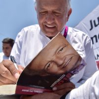 No habrá gasolinazos, aunque no les guste a los huachicoleros de arriba: López Obrador