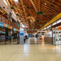 Descubrieron a un hombre que llevaba en su valija Tusi, éxtasis, LSD y cocaína en el Aeropuerto Chapelco