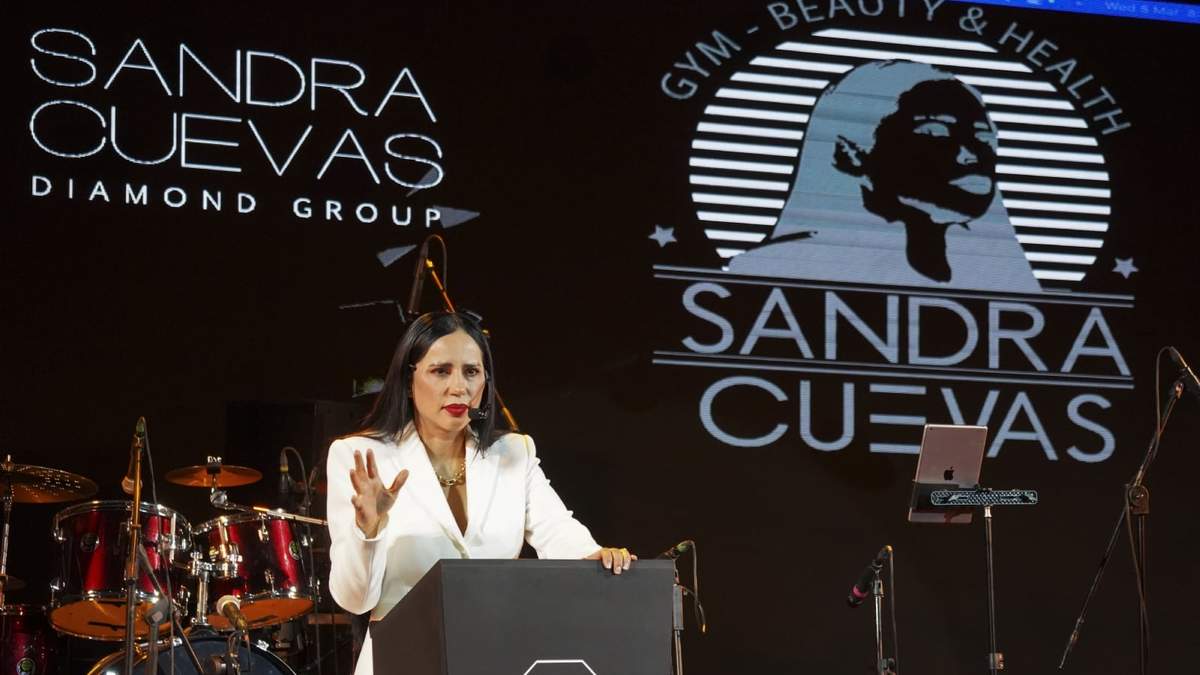 Presentación del conglomerado Diamond Group, de Sandra Cuevas