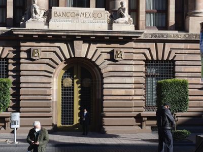 Banxico mantiene en 4.25% la tasa de interés interbancaria