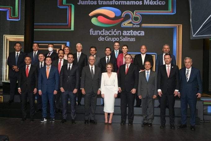 Salinas Pliego, su hija Ninfa Salinas Sada -exsenadora del Partido Verde Ecologista de México (PVEM)- y Marcelo Ebrard