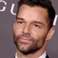 ¡Bajó todo lo que pudo y...! Ricky Martín enseña su tattoo ¡en la zona prohibida!