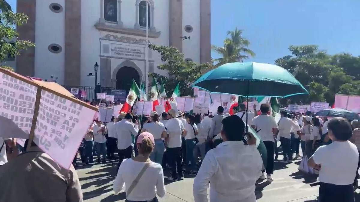 Marcha de la oposición en defensa del INE