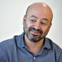 Renato Sales se une al “Ya basta”, carta en solidaridad con María Amparo Casar