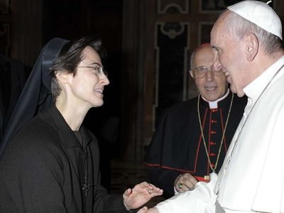 El papa Francisco nombró a una monja italiana como “número dos” en la gobernación del Vaticano
