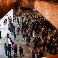 Sindicalistas toman San Lázaro y Mesa Directiva decreta receso