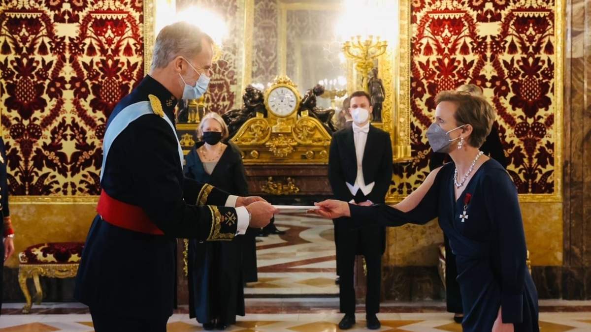 El rey Felipe VI recibió las cartas credenciales de seis embajadores, entre ellos la de Finlandia, Sari Rautio