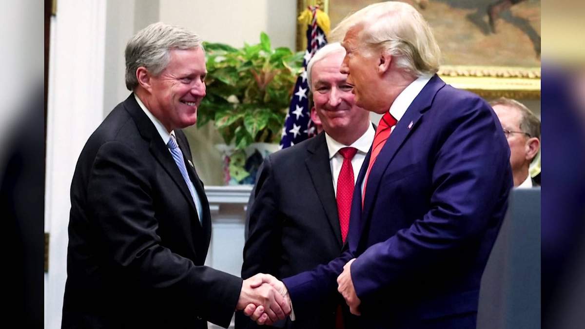 El jefe de gabinete de Trump estuvo en contacto con una persona infectada. Fuente: (Twitter)
