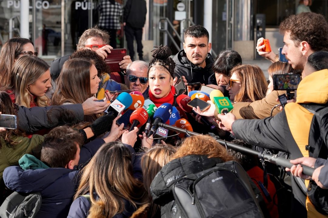 EuropaPress_6448979_lesly_ochoa_atiende_medios_llegada_juzgados_plaza_castilla_13_enero_2025