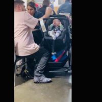 Indigna a usuarios de redes un video donde un hombre golpea con un biberón a un bebé (Video)