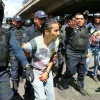 Desalojan a maestros que bloqueaban vías del tren en Morelia; hay seis detenidos